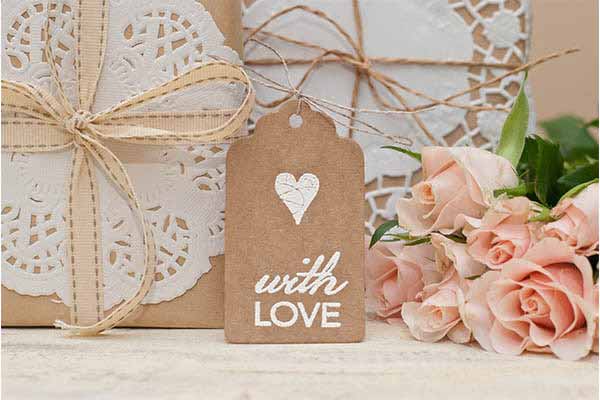 From The Heart: 29 DIY Wedding Gifts And Homemade Basket Ideas | Lily & Lime