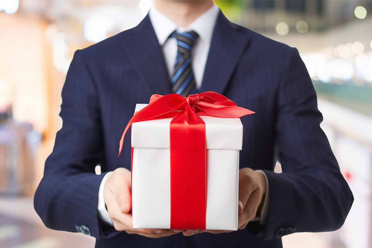Gifts You Should Definitely Not Buy For Your Boss